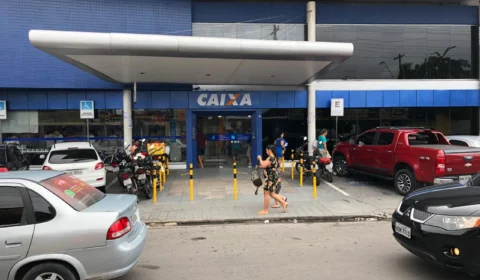 Tentativa de assalto em frente a agência bancária deixa funcionária de empresa ferida