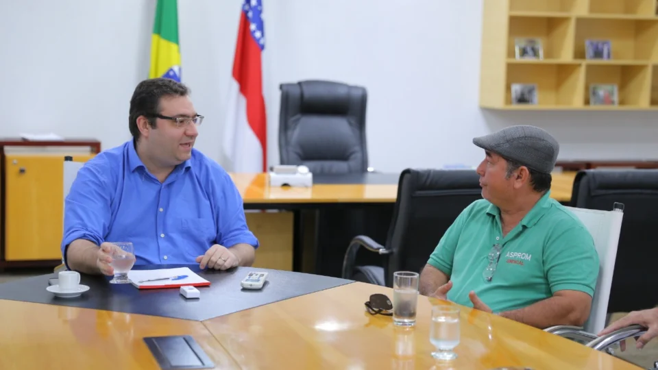 Governo do Amazonas busca reajustes para atender petição de professores