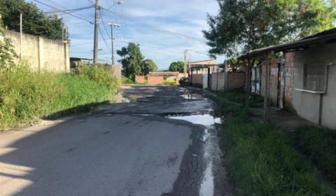 Moradores reclamam dos buracos na Rua Jacaraú, no Águas Claras