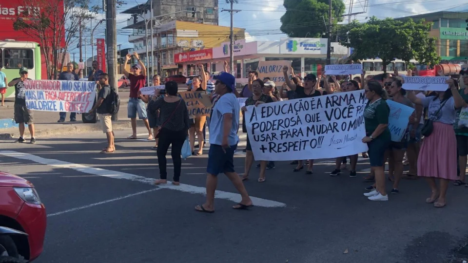 Professores devem decidir nesta sexta (26) sobre proposta feita pelo governo do Amazonas