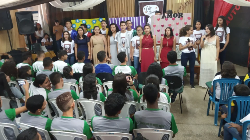 Alunos de escola estadual no Careiro da Várzea realizam o projeto ‘Café literário’