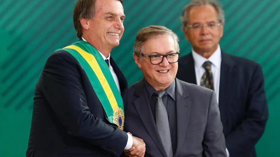 Tchau querido: Bolsonaro exonera Vélez e anuncia Weintraub como sucessor no MEC