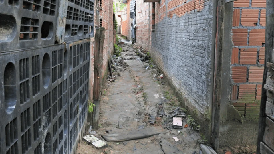 Pedreiro é morto em beco na zona  Leste de Manaus