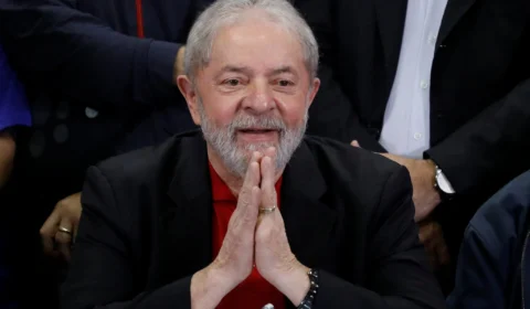 Em decisão relâmpago, STF suspende transferência de Lula para presídio em São Paulo