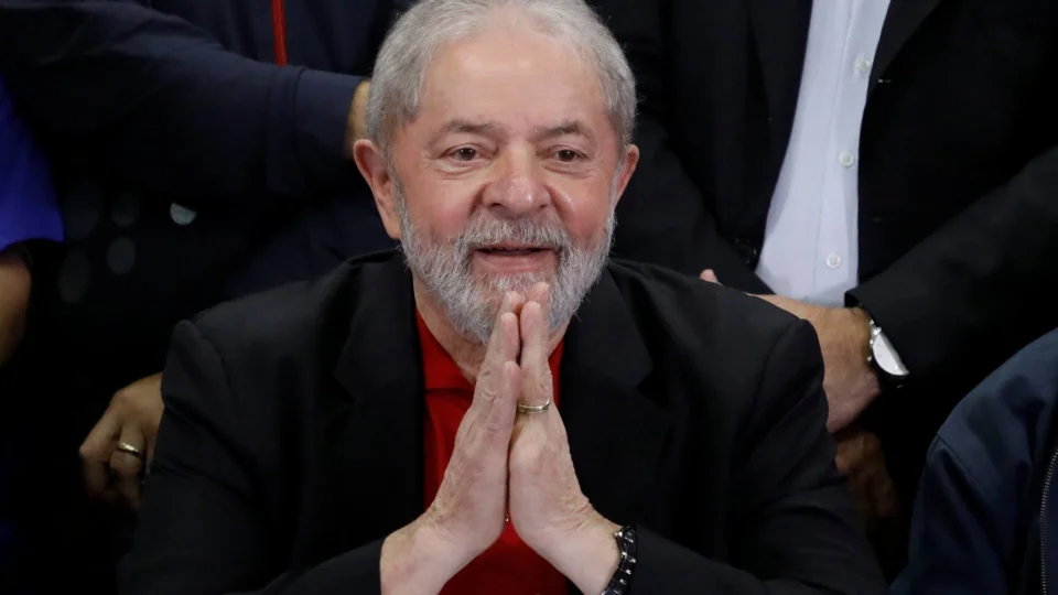 Em decisão relâmpago, STF suspende transferência de Lula para presídio em São Paulo