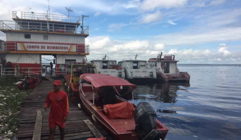 Corpo de homem é resgatado pelo Corpo de Bombeiros vítima de afogamento no lago do Puraquequara