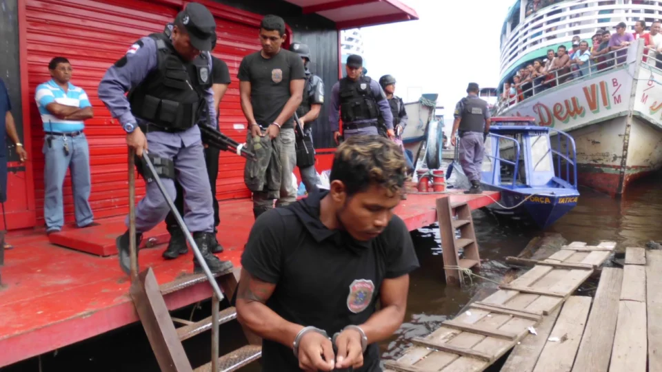 Durante fim de semana oito pessoas são presas e uma adolescente apreendida no AM