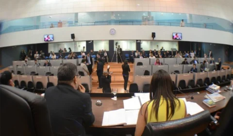 Após pressão popular, vereadores da CMM ‘convidam’ prefeitura para esclarecimentos do caso Flávio