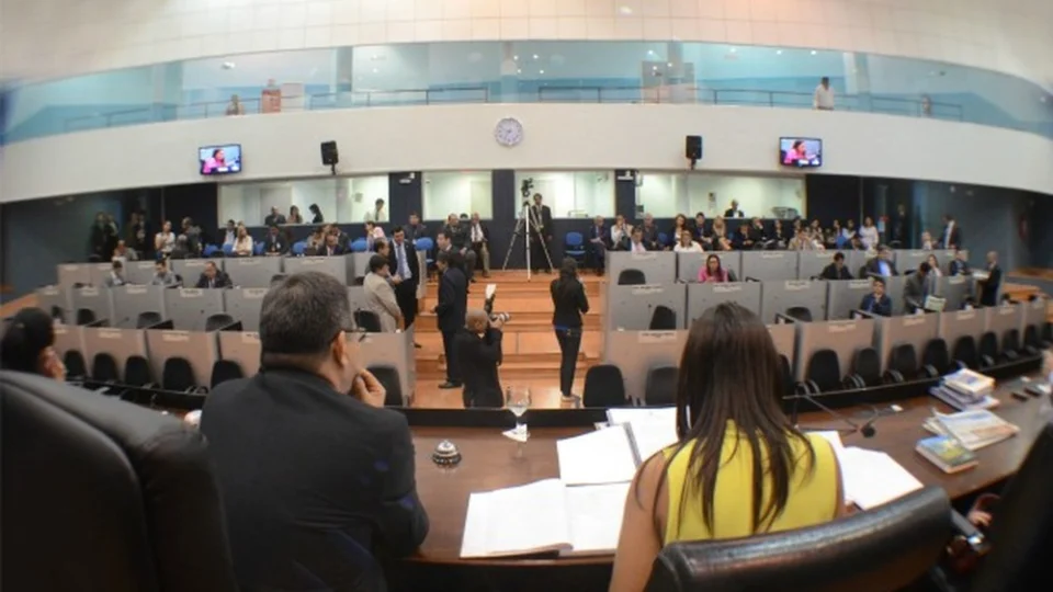 Após pressão popular, vereadores da CMM ‘convidam’ prefeitura para esclarecimentos do caso Flávio