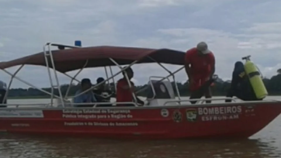 Jovem sai de casa para nadar em lago e acaba morrendo afogado no AM