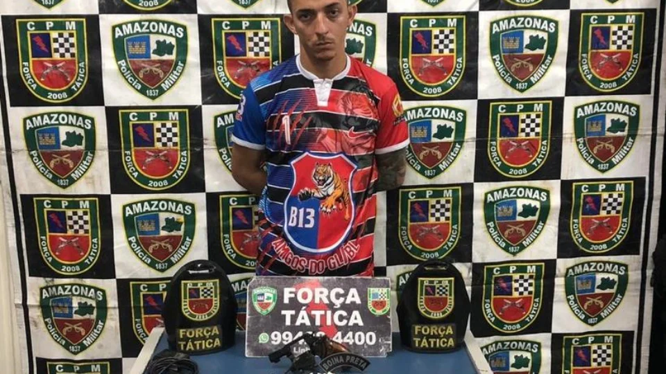 Suposto pistoleiro de facção é preso com arma e drogas na Zona Norte