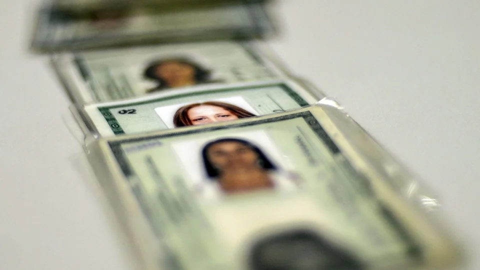 STF valida lei que permite emissão de carteira de identidade e documento de veículos em cartórios