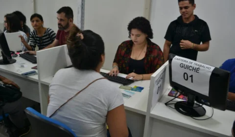 Mais de 90 vagas serão ofertadas nesta terça (9), incluindo vagas de estágio no Setrab