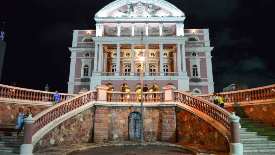 Cine Teatro Amazonas exibe documentários de artistas plásticos amazonenses, nesta terça