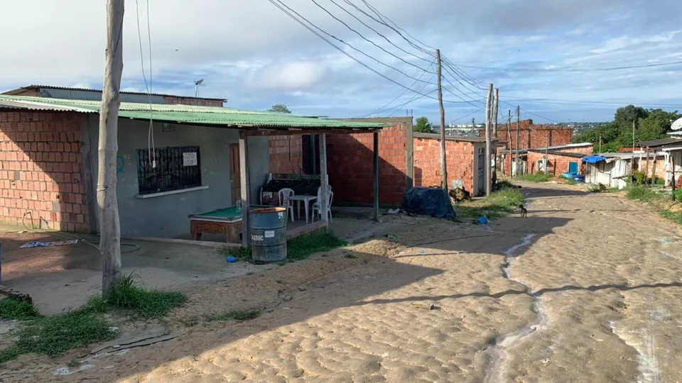 Homem é morto a tiros dentro de comércio na Zona Norte