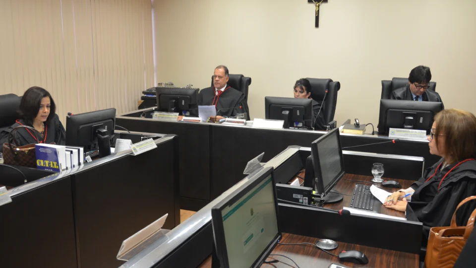 Empresa é condenada a indenizar trabalhador demitido após ajuizar ação