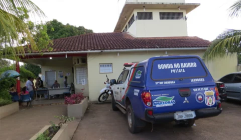 Nervoso durante abordagem, suspeito de furto se entrega à polícia