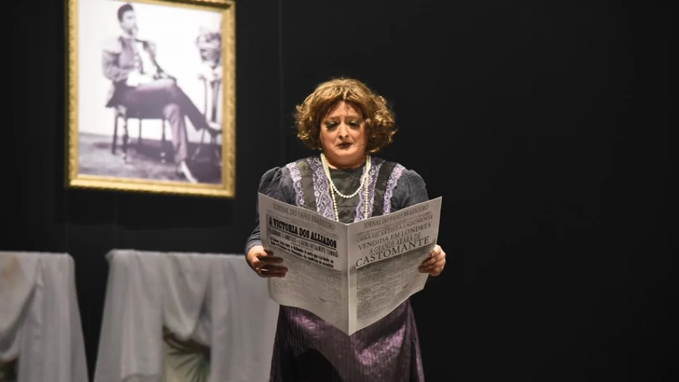 Espetáculo ‘Ambrozhya e o Phantasma da Arte’ inicia apresentações no Teatro Gebes Medeiros