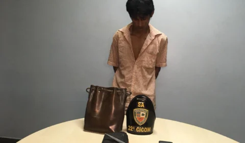 Após assaltar mulheres com faca, homem é preso