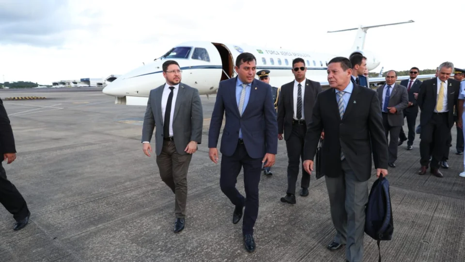 Wilson Lima e Mourão discutem BR-319, Zona Franca de Manaus, sistema prisional e outros temas de interesse do Amazonas