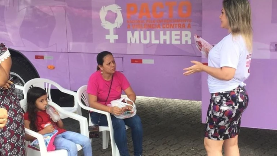 Ônibus da Mulher oferece atendimentos e orientações neste sábado (18); confira