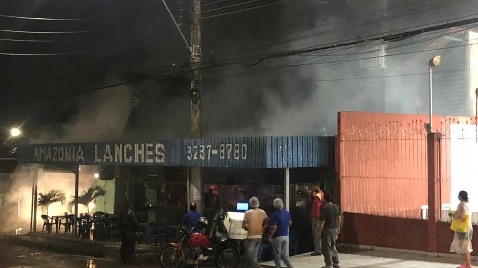 Princípio de incêndio em lanchonete assusta moradores do bairro Japiim