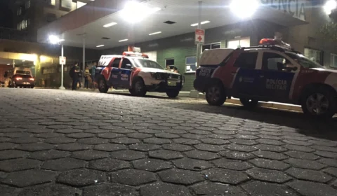 Após partida de futebol homem leva 5 tiros e outro é esfaqueado no Mutirão