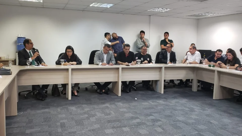 Governo do Amazonas monta gabinete de crise do sistema prisional