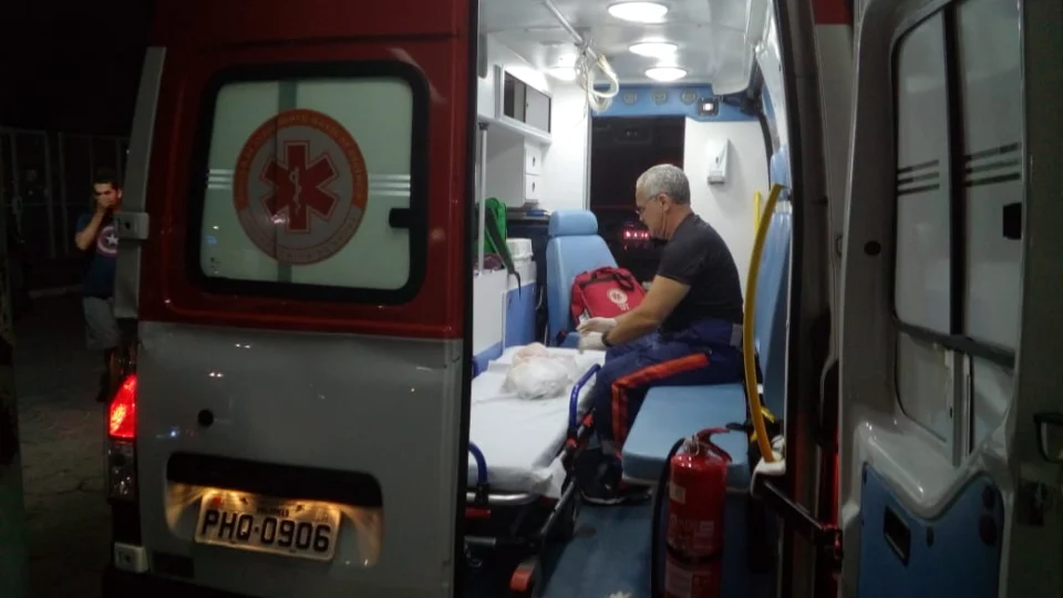 Mãe entra em trabalho de parto no estacionamento do Platão Araújo