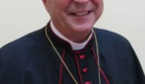 Arcebispo de Manaus entrega carta ao Papa sobre seu estado de saúde; entenda