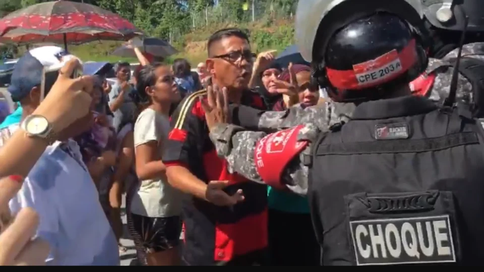 Familiares estão desesperados para saber quem são os mortos na rebelião do Compaj