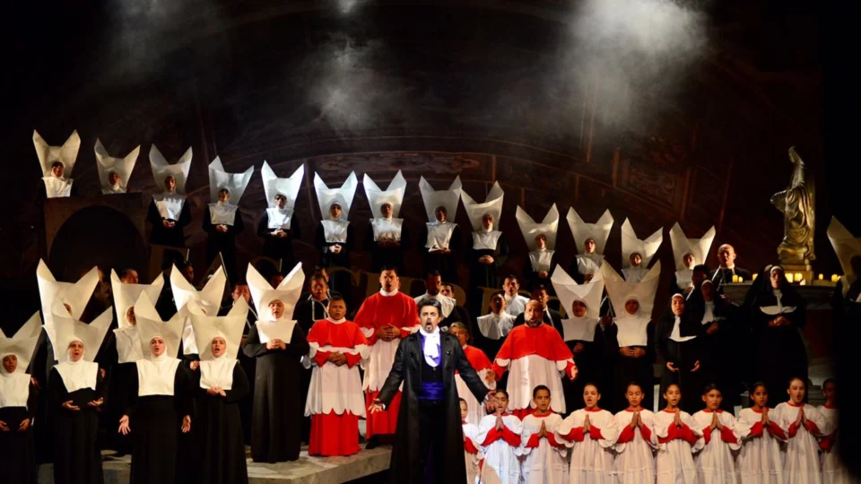 Espetáculo ‘Tosca’ se despede do 22º FAO, com teatro lotado em Manaus