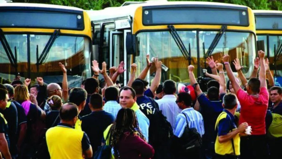 Greve de ônibus é descartada após reunião entre o sindicato e o MPT