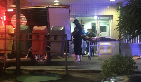 Tiroteio entre assaltantes e policiais acaba com um dos suspeitos morto