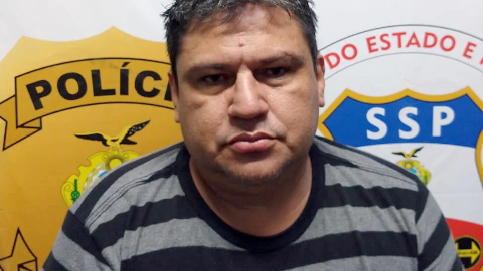 ‘Bebezão’ é preso por participar de roubo a passageiros de ônibus no Distrito de Cacau Pirêra