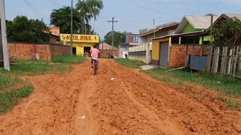 Justiça determina que Prefeitura de Envira conclua obras em ruas do município
