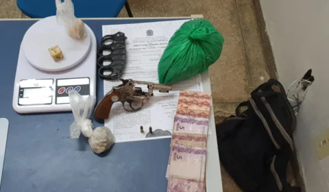 Arma, munições e drogas são apreendidas em boca de fumo no AM