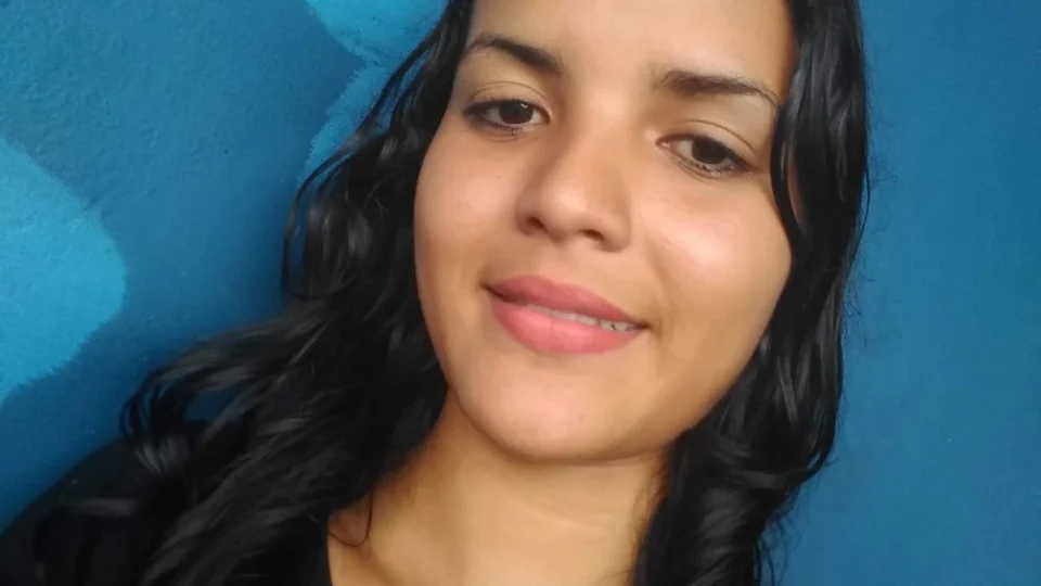 Desaparecida: Estudante é vista pela última vez nos arredores de escola, em Manaus