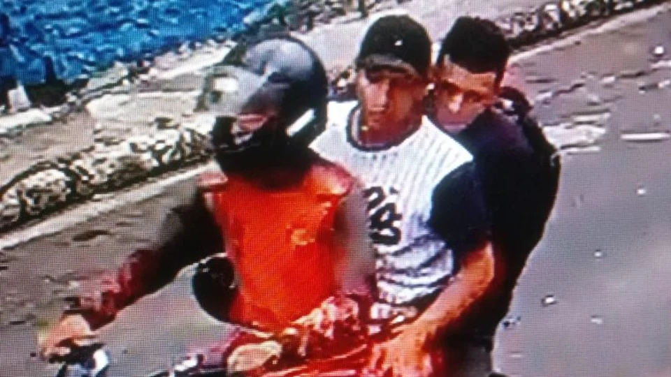 Trio foge após assalto em distribuidora mas é flagrado por câmeras de segurança