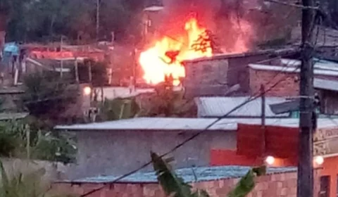 Incêndio destrói casa no João Paulo 2