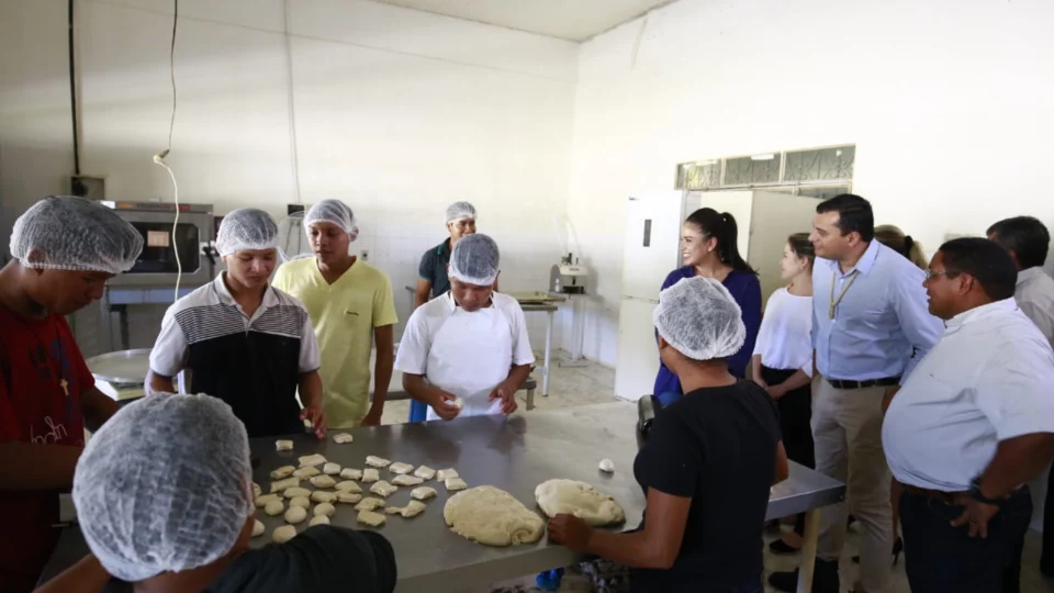 Wilson Lima e ministro da Segov, Santos Cruz, visitam São Gabriel da Cachoeira
