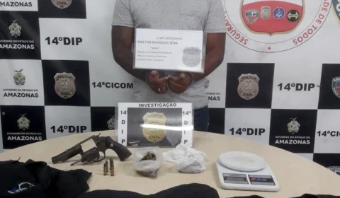 Homem é preso com armas, drogas, munições e coletes balísticos, em Manaus