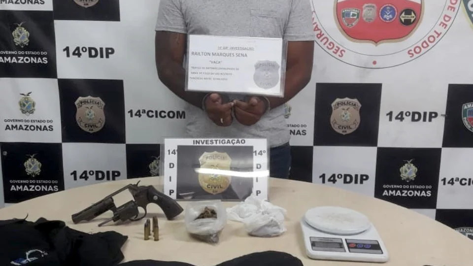 Homem é preso com armas, drogas, munições e coletes balísticos, em Manaus