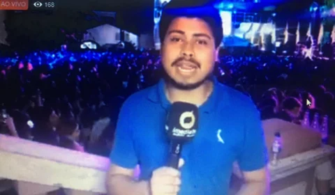 Centenas de fãs se reúnem no Centro da cidade para show gratuito da cantora Marília Mendonça