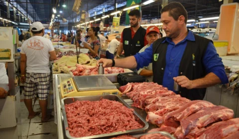 Balanças comerciais irregulares usadas em feiras e mercados são apreendidas em Manaus