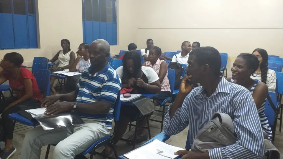 Venezuelanos e haitianos recebem auxílio do Cetam para qualificação profissional