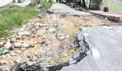 Carros quebrados, acidentes e inundações são causados por buracos em rua do Colônia Terra Nova