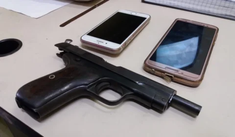 Dupla faz arrastão, tentar fugir da polícia, cai da moto e é presa na zona Leste de Manaus