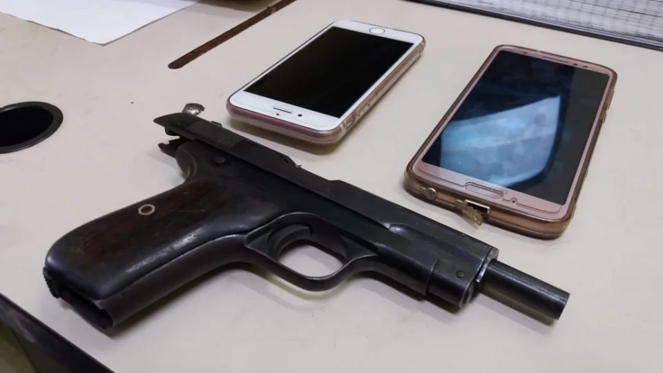 Dupla faz arrastão, tentar fugir da polícia, cai da moto e é presa na zona Leste de Manaus