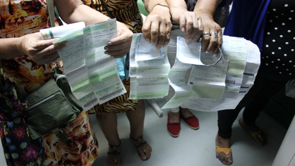 Tem dívida de água e luz? ‘Dia do consumidor’ será de negociações; entenda